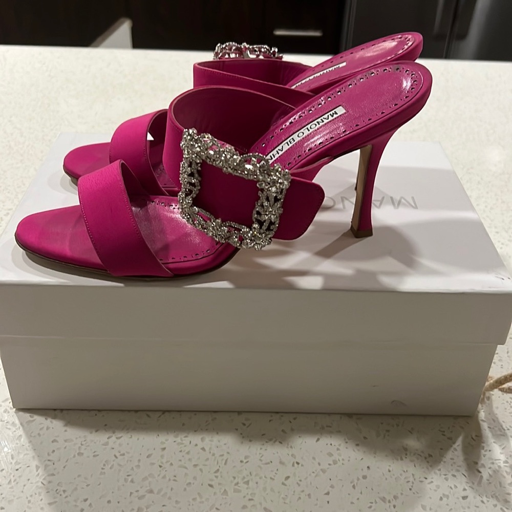 MANOLO BLAHNIK gable jewel sandal size 40 worn twice